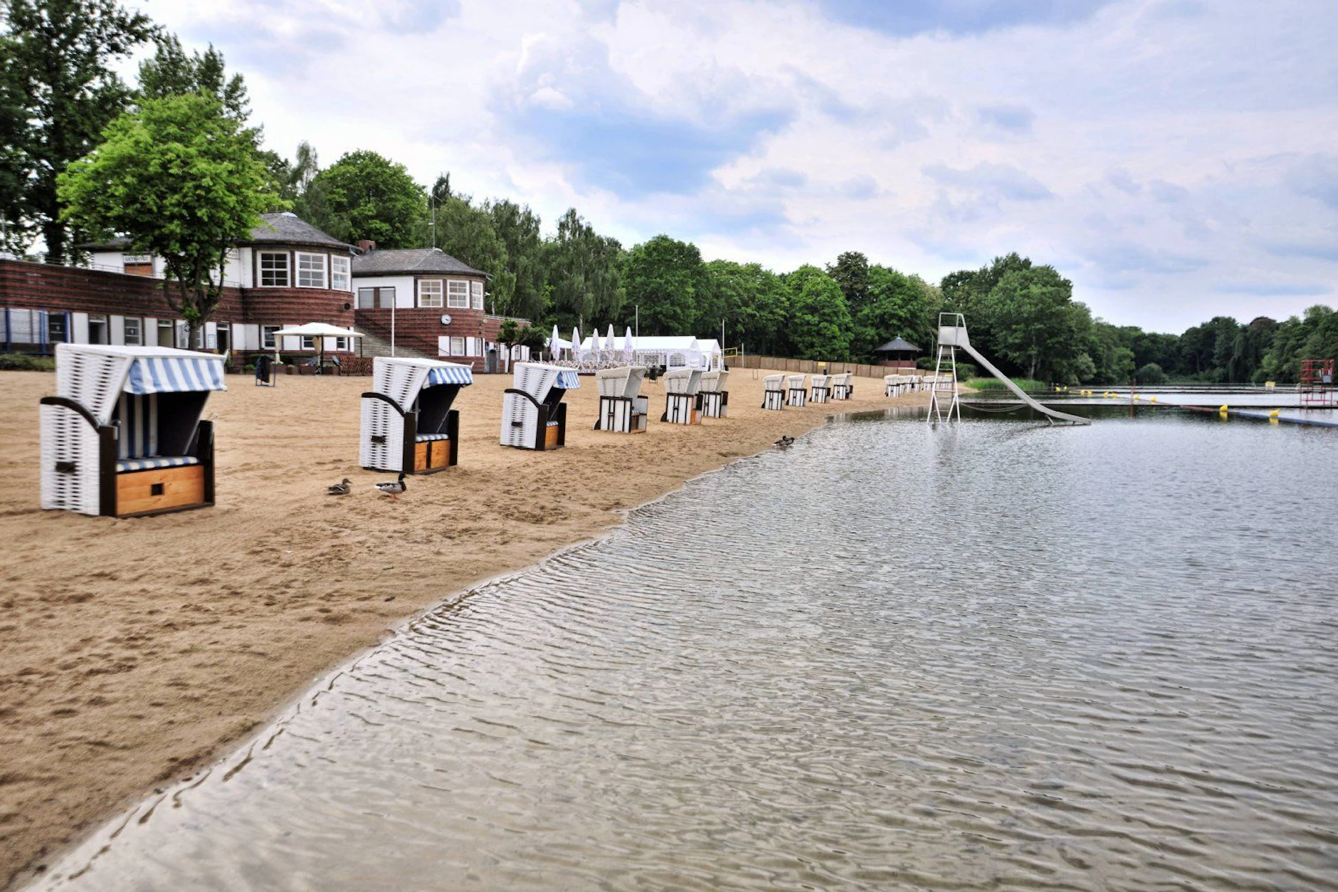 Nur im Strandbad Plötzensee ist der Zugang zum See erlaubt.