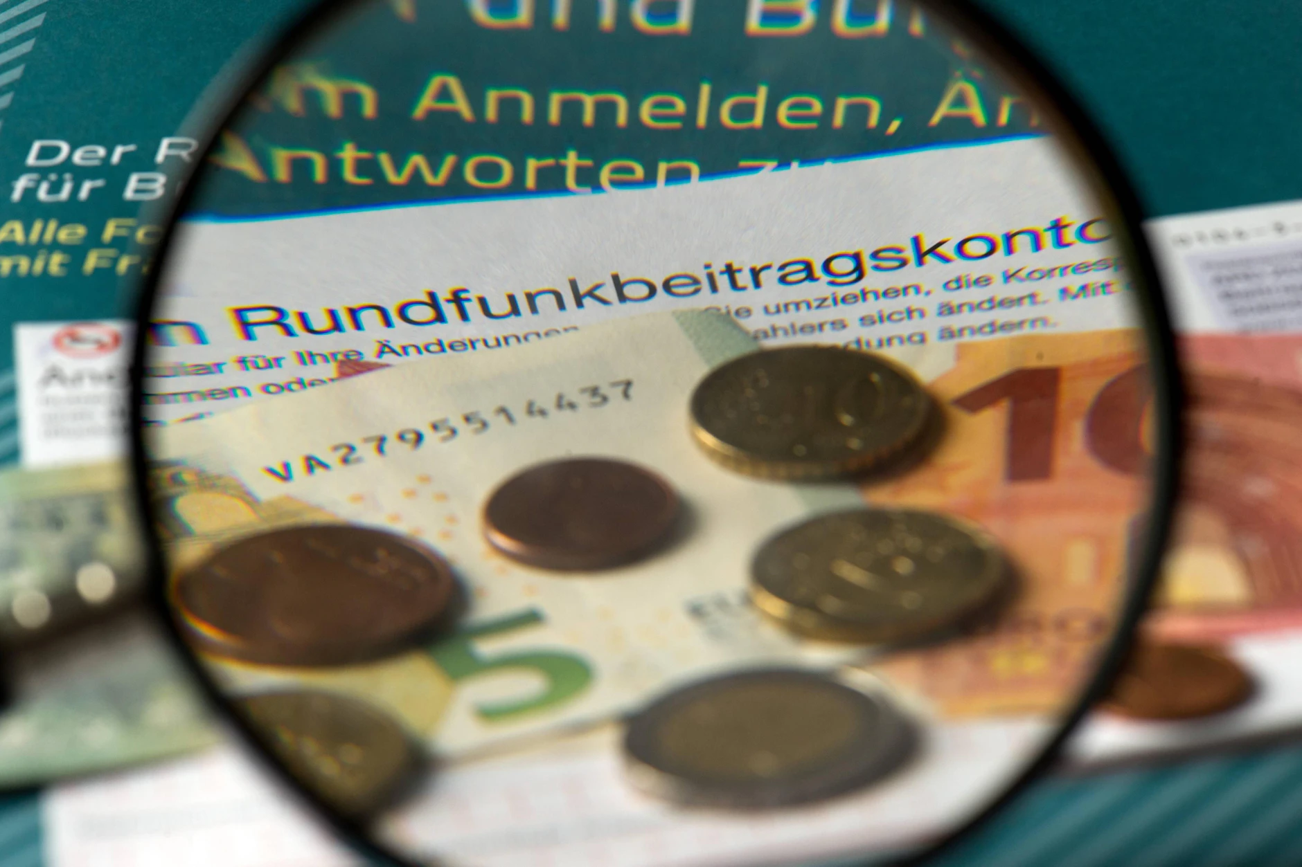 Die paar Münzen und Scheine hätten nicht gereicht: Der Beitragsservice in Köln forderte von einem GEZ-Verweigerer eine Millionenstrafe.
