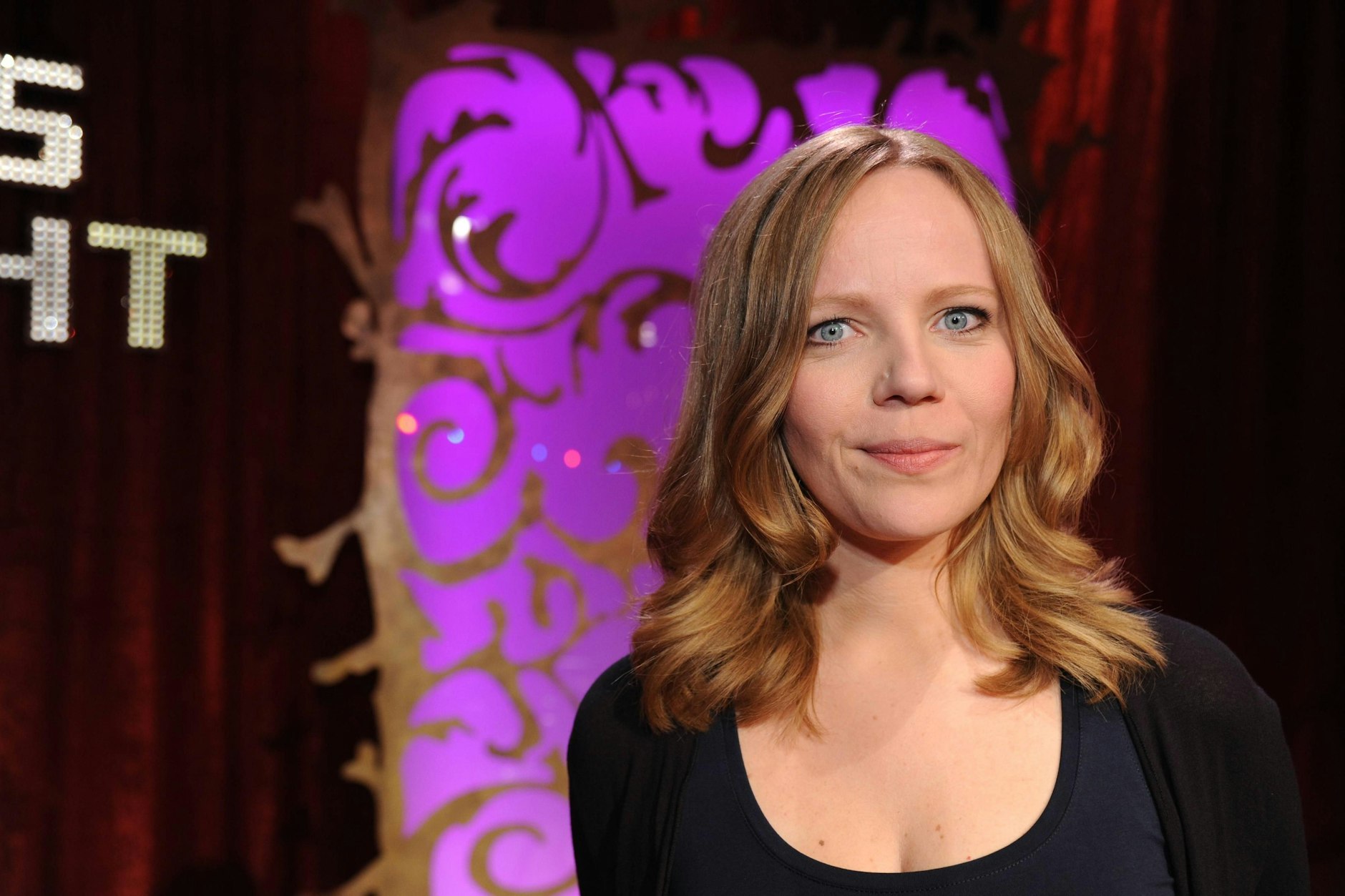 ZDF-Komikerin Sarah Bosetti rechtfertigt das Aus von Julia Ruhs beim NDR.