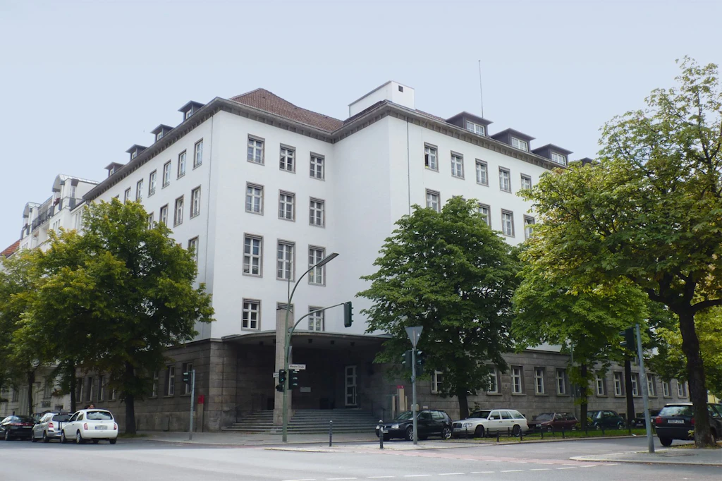Kameras auf Damentoilette: Hausmeister filmt Frauen in Hochschule