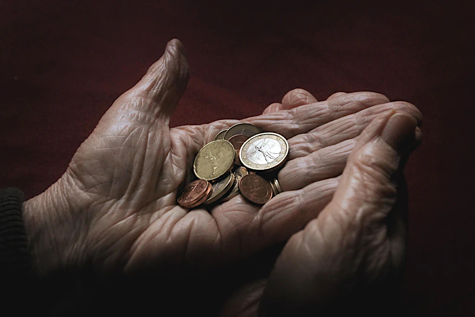 Altersarmut in Deutschland: Immer mehr Rentner benötigen die „Grundsicherung im Alter“. Vor allem in Ostdeutschland. Vor allem Frauen.