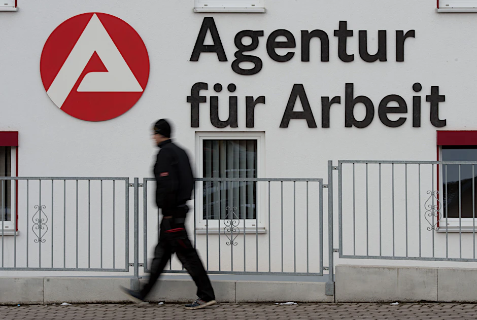 Die Agentur für Arbeit verzeichnet nur einen minimalen Anstieg an Arbeitslosen.