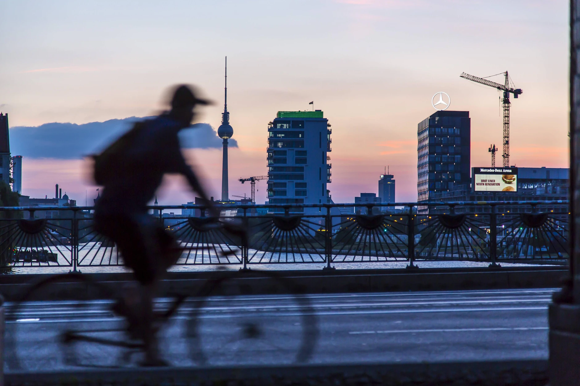 Blick von der Oberbaumbrücke in Friedrichshain-Kreuzberg.