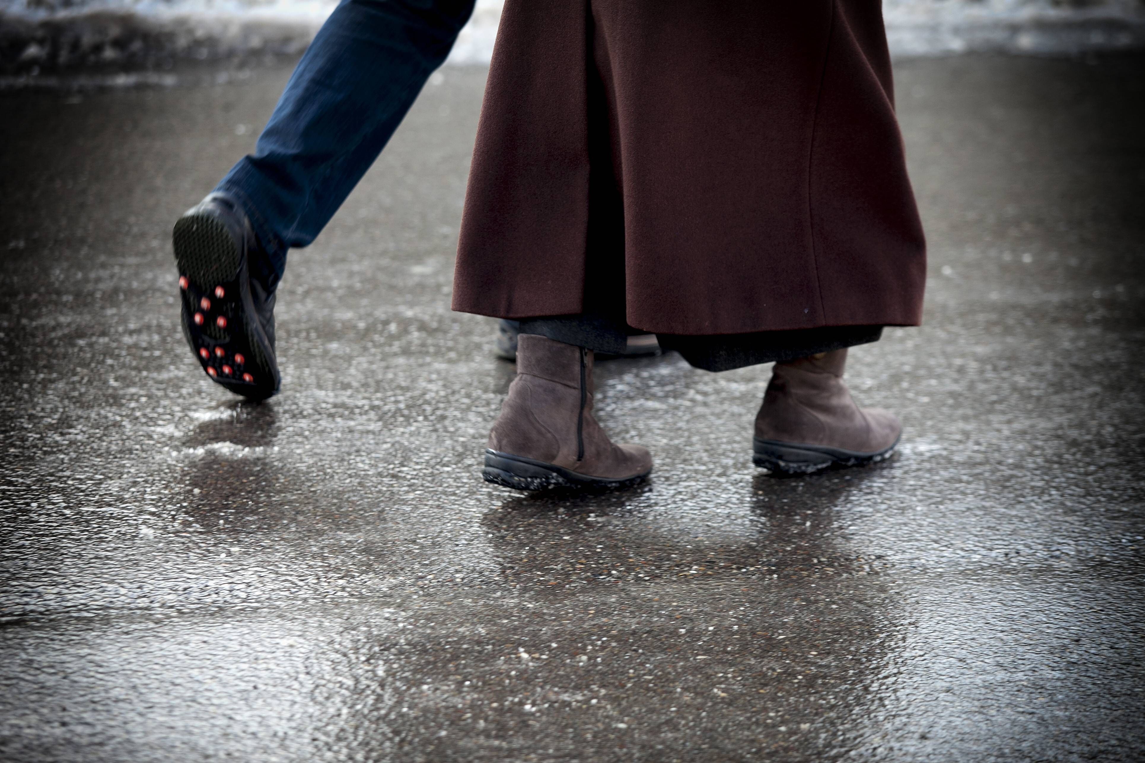 Eisige Nächte, glatte Straßen: Wintereinbruch sorgt für Gefahr in Berlin und Brandenburg
