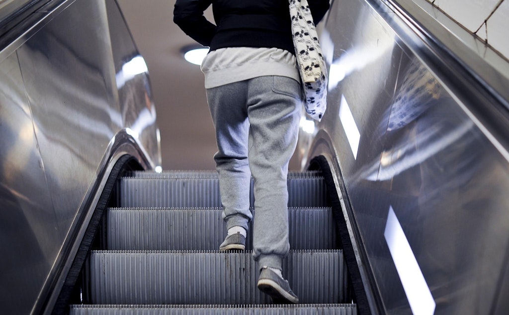 Das-t-gliche-Jogginghosen-Verbot-am-K-chentisch