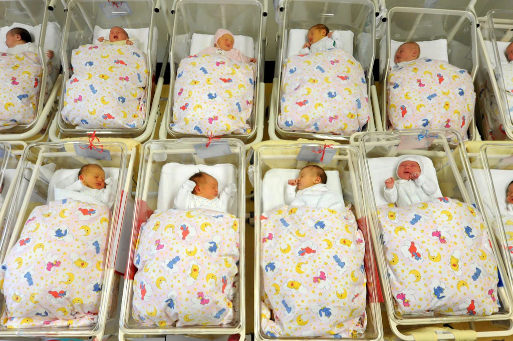 In Berlin kommen immer weniger Kinder zur Welt.