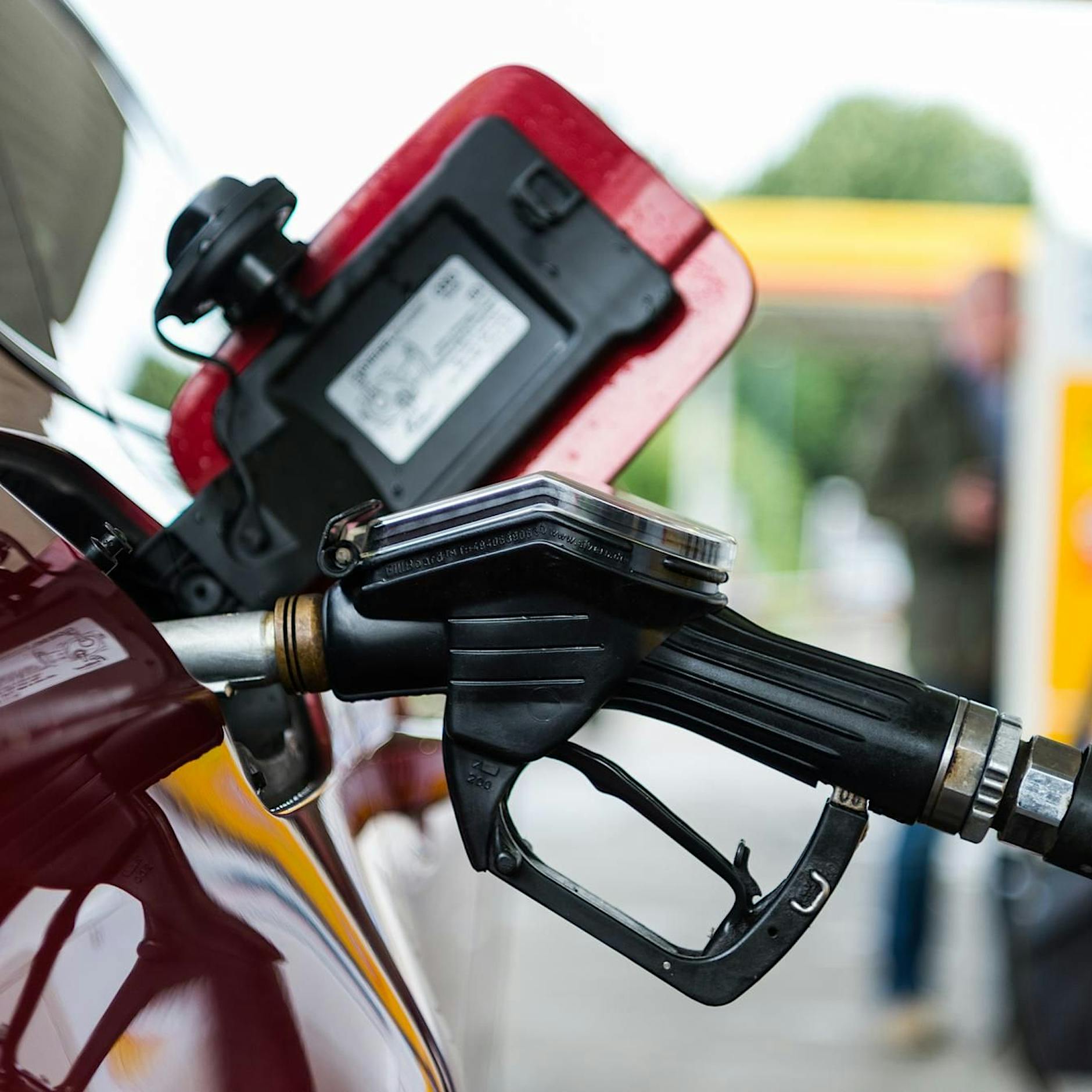 Tank-Preise: Der Osten tankt teurer als der Westen