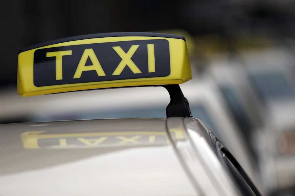 Die Kosten für ein Taxi übernimmt die Bahn nur unter bestimmten Bedingungen.