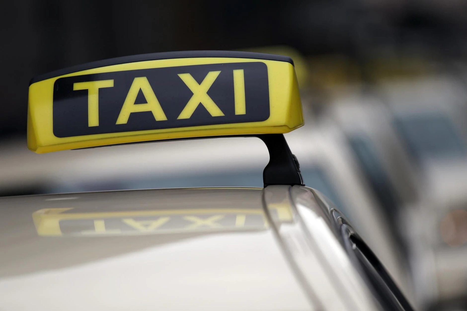 Die Kosten für ein Taxi übernimmt die Bahn nur unter bestimmten Bedingungen.