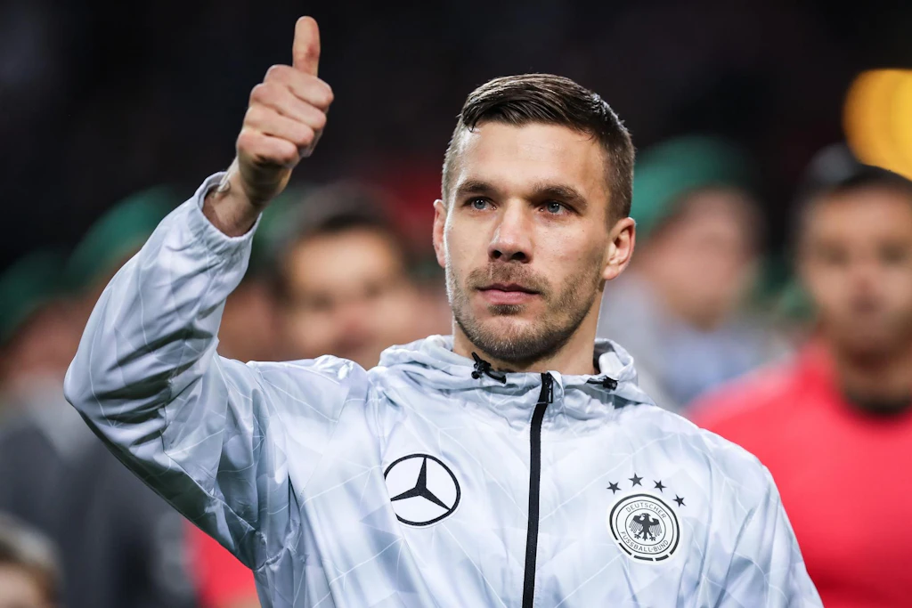 Weltmeister von 2014 hört mit 40 Jahren auf – Fans und Bundesliga würdigen Karriere von Lukas Podol…