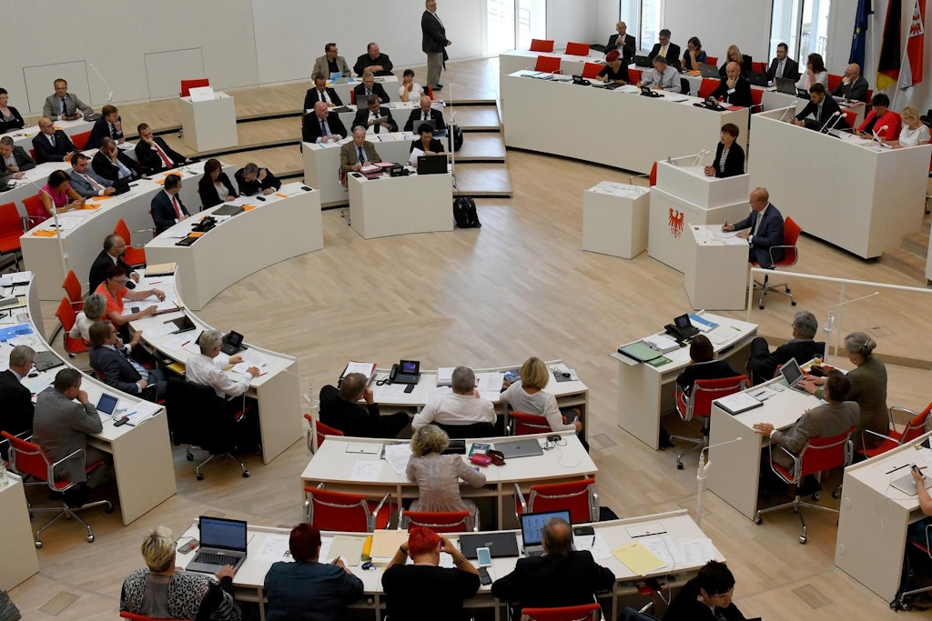 Brandenburger Landtag lehnt Selbstauflösung und Neuwahl ab