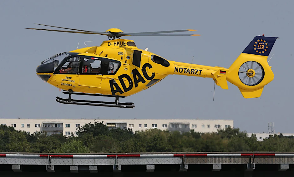 Rettungshubschrauber des ADAC in Berlin. Für den Boden schlägtd er mächtige Autoclub andere Mittel vor.