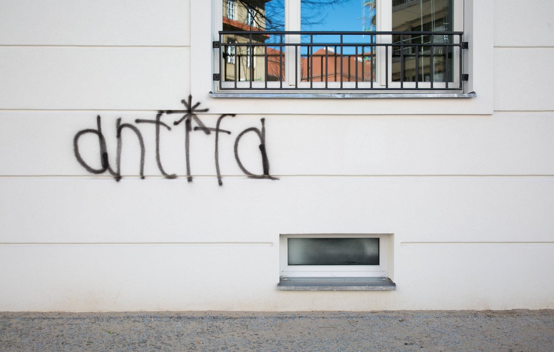 US-Terrorlistung von „Antifa Ost“: Gewaltvorwürfe, Sanktionen und Streit um die Einstufung