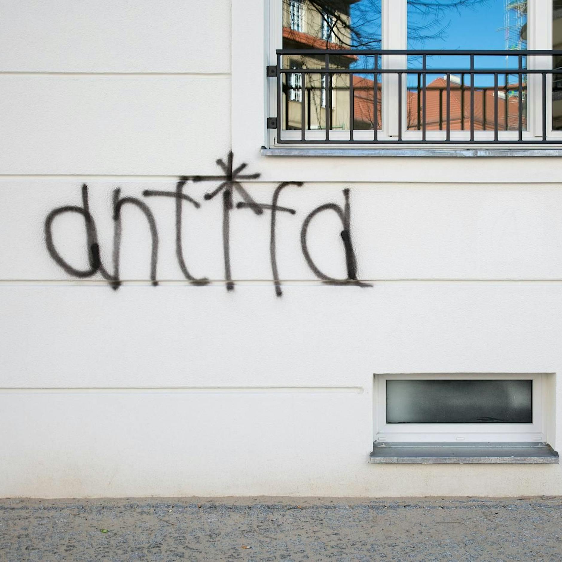 US-Terrorlistung von „Antifa Ost“: Gewaltvorwürfe, Sanktionen und Streit um die Einstufung