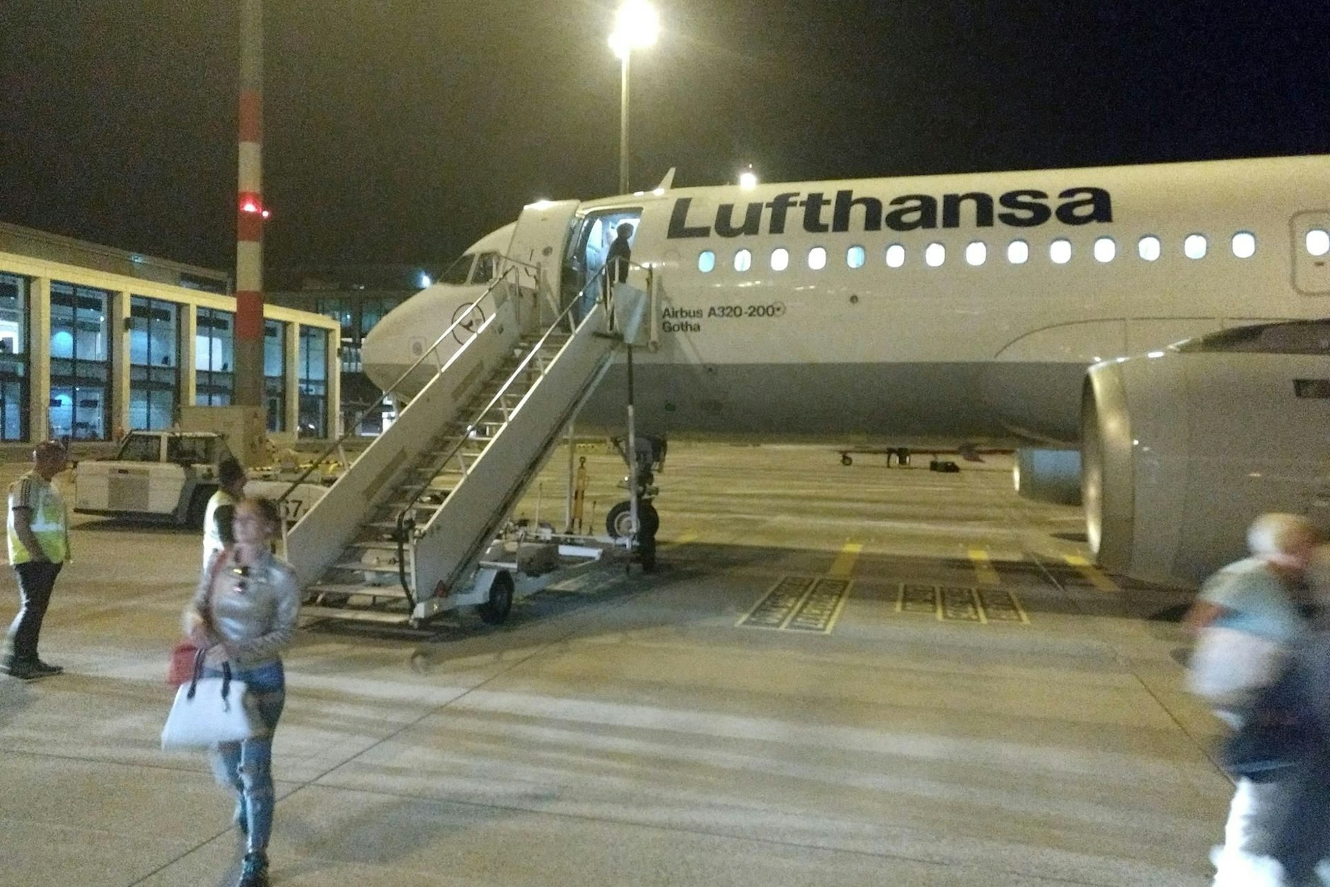 Reguläre Ankünfte am BER bald auch nachts? Berlins Verkehrssenatorin kann sich das vorstellen. (Symbolbild)