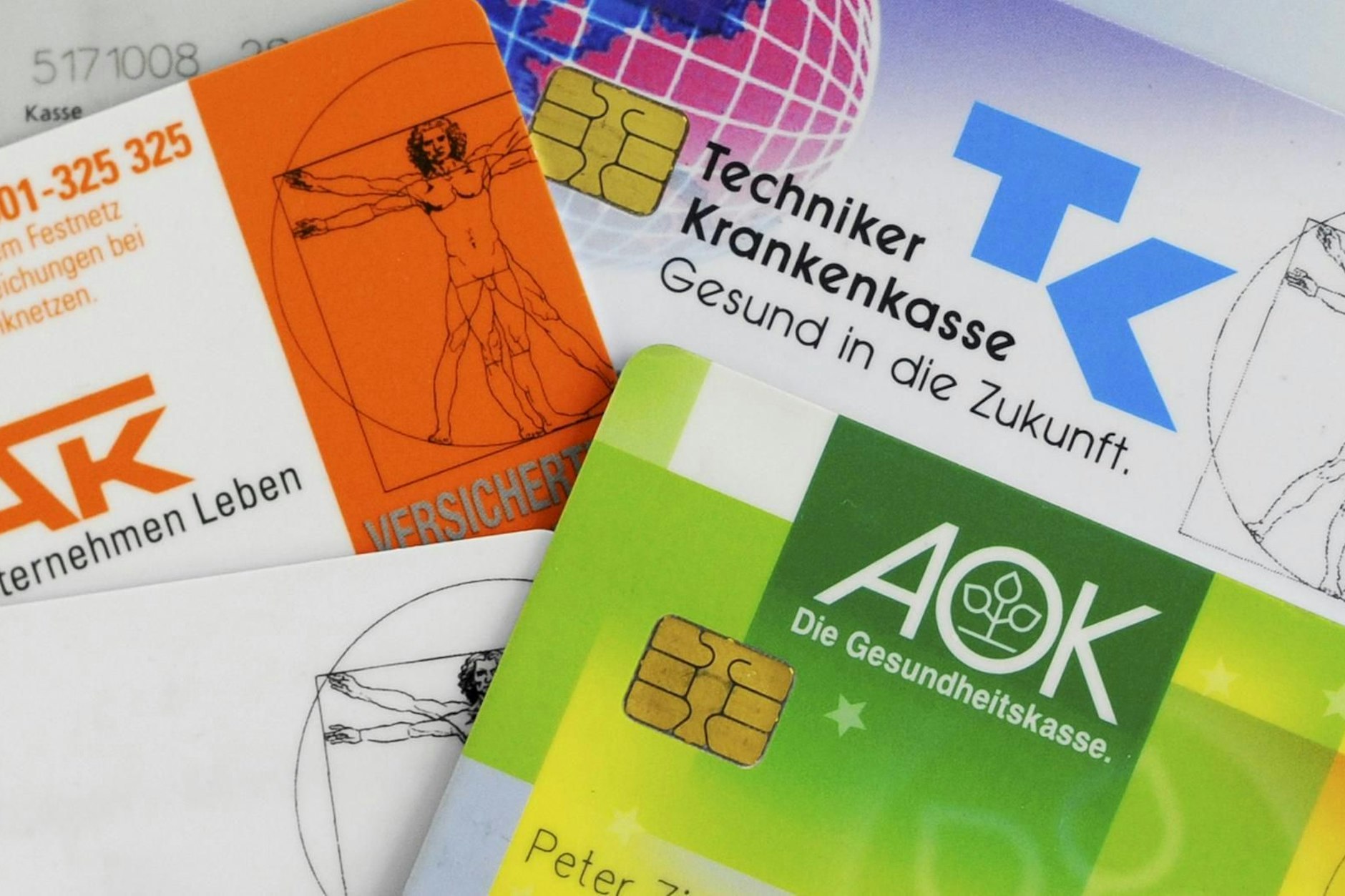 Die AOK Baden-Württemberg lässt in ihrem Wahl-Ratgeber nur die Spitzenkandidaten von CDU, Grünen, SPD und FDP zu Wort kommen, die Linke und die AfD fehlen.