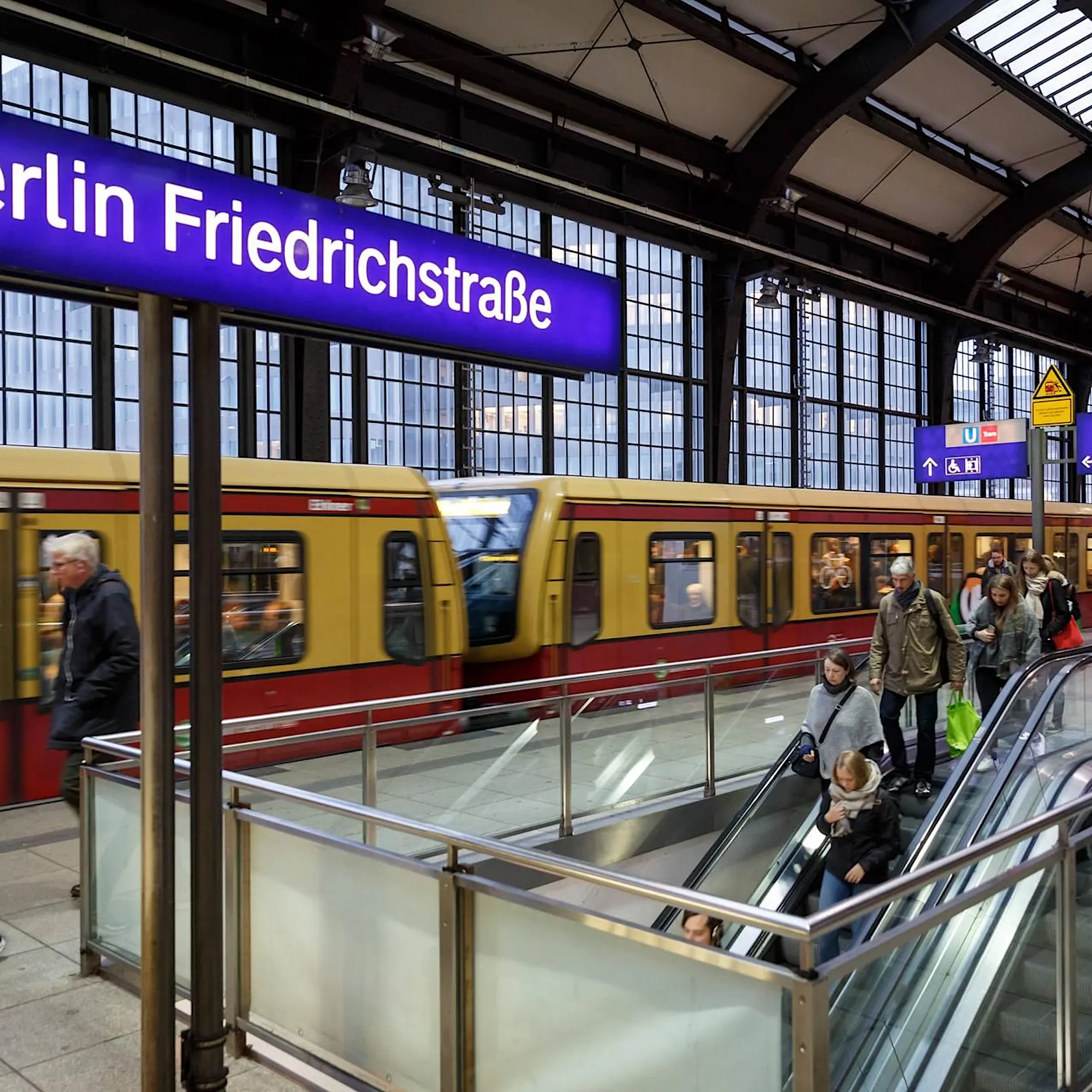 Massenflucht aus der DDR per S-Bahn? Was Experten zum Film über den Bahnhof Friedrichstraße sagen