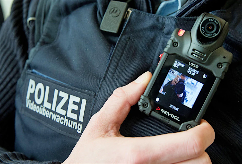 In Sachsen soll die Polizei neben weiteren Befugnissen nun auch Bodycams in Privatwohnungen einsetzen dürfen.