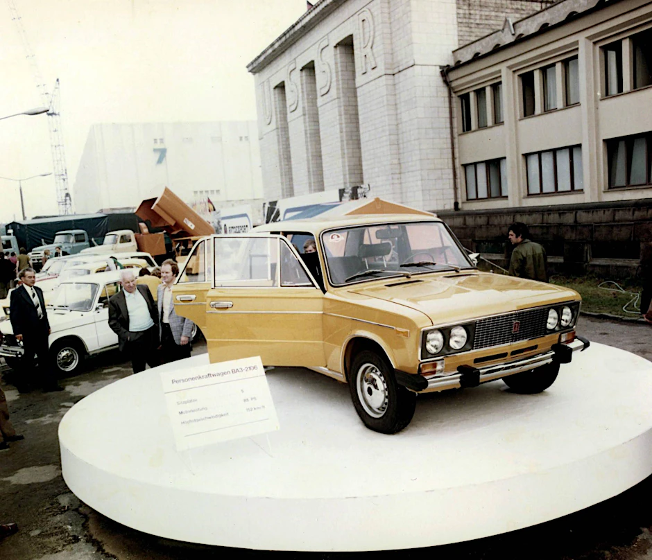 Ein Lada BA3 während einer Messe in Leipzig.