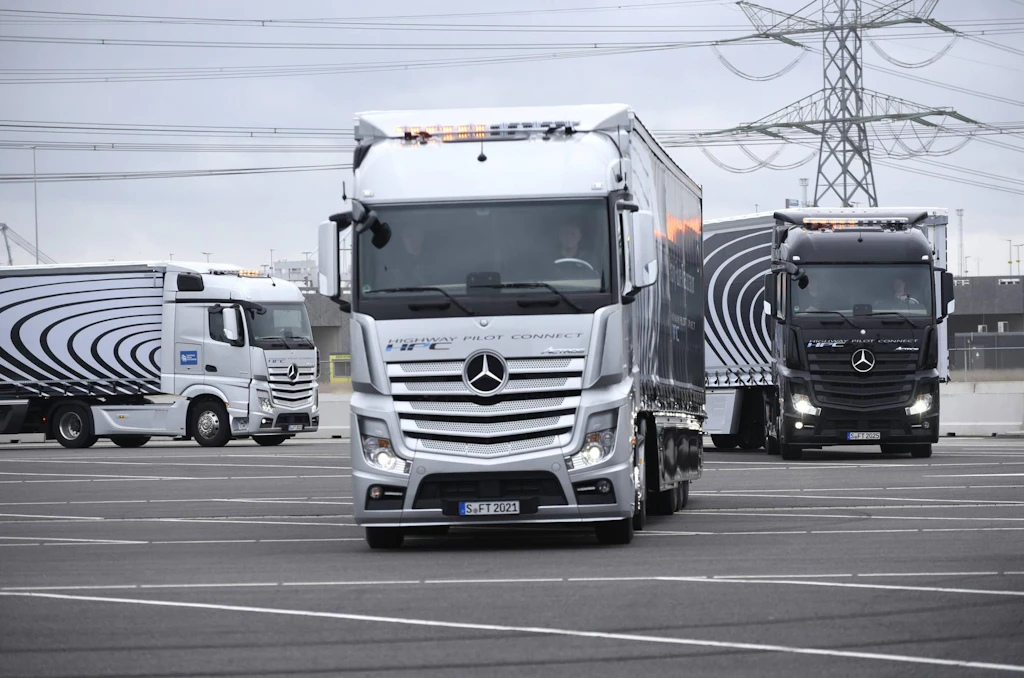 Die Daimler Truck AG präsentiert am 12. März ihre Zahlen für 2025. Bislang gibt es nur einen Einstellungsstopp.