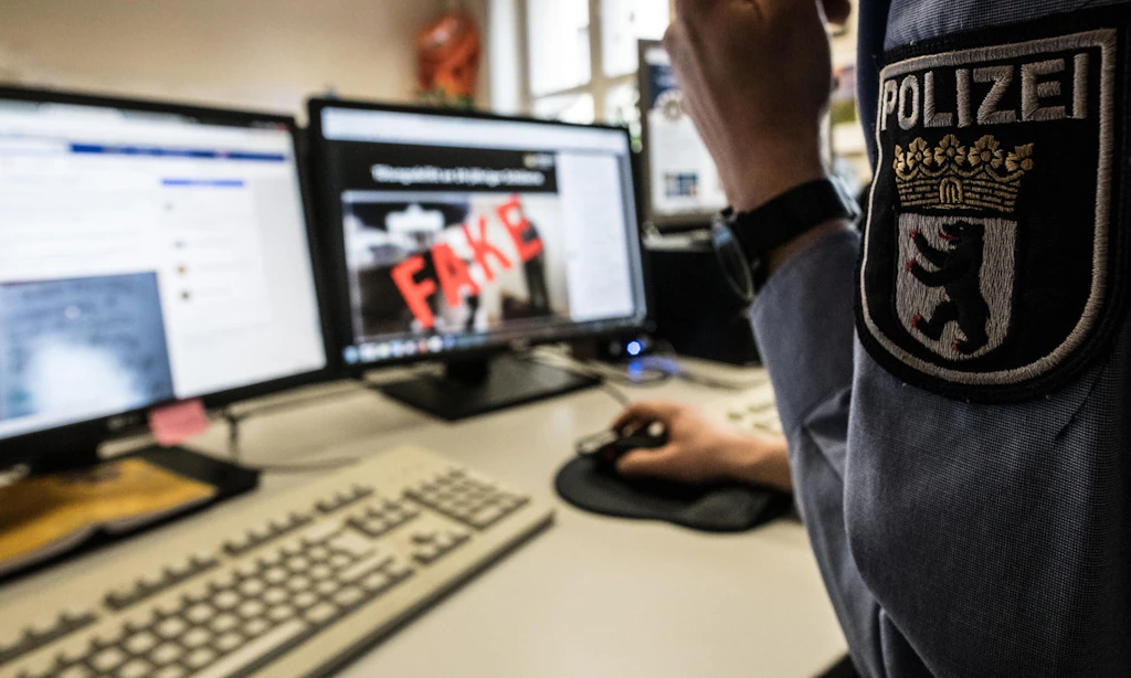 Berliner Beamter suspendiert: Polizist ließ sich angeblich mit freizügigen Bildern bestechen