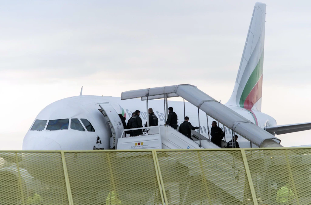 Taliban setzen Bundesregierung unter Druck – Abschiebeflug nach Afghanistan kurzfristig gestoppt