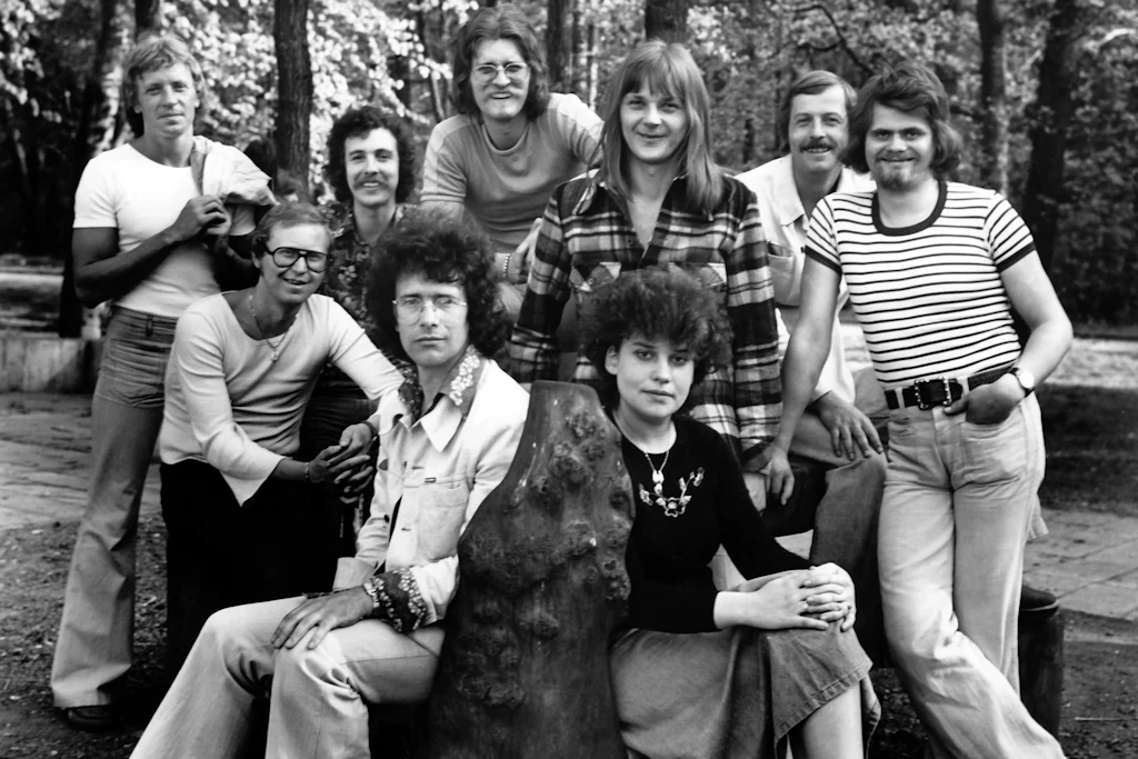 Die Modern Soul Band 1976: Vorn Klaus Nowodworski und Regine Dobberschütz, hinten in der Mitte Gerhard Laartz.