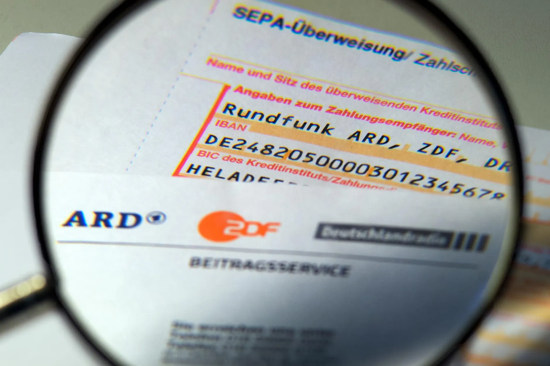 Den Rundfunkbeitrag ist jeder Haushalt in Deutschland zu zahlen verpflichtet.