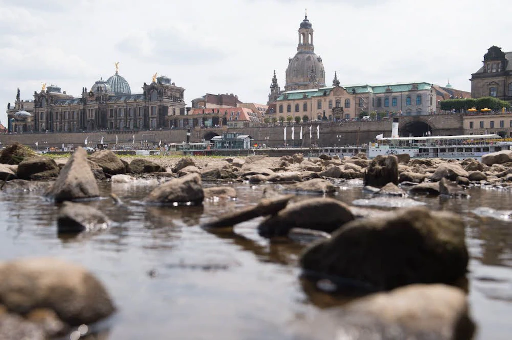 Hungersteine in der Elbe: Warum diese Steine seit 1616 vor der Dürre warnen