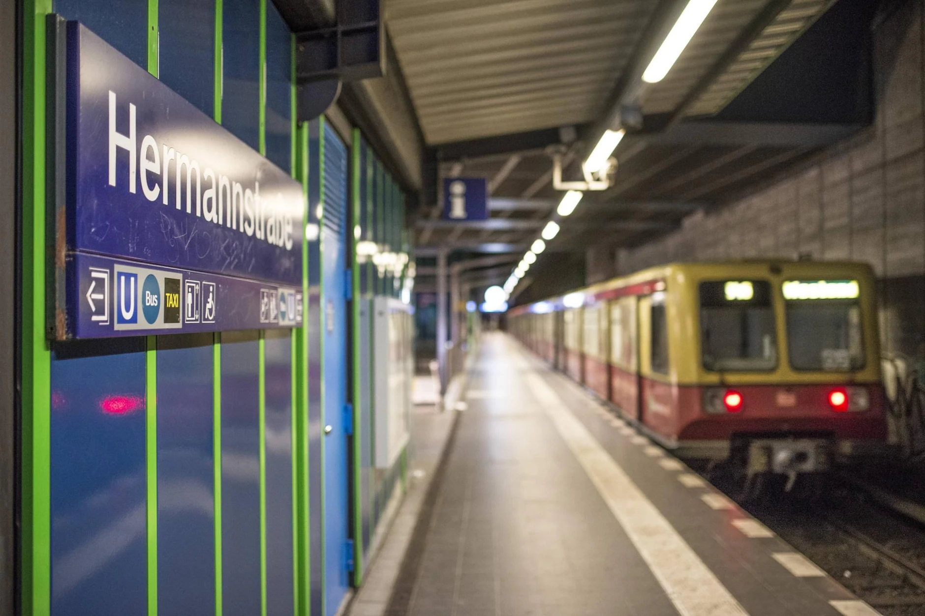 Zwischen den S-Bahnhöfen Hermannstraße und Tempelhof fahren eine Woche keine Züge.