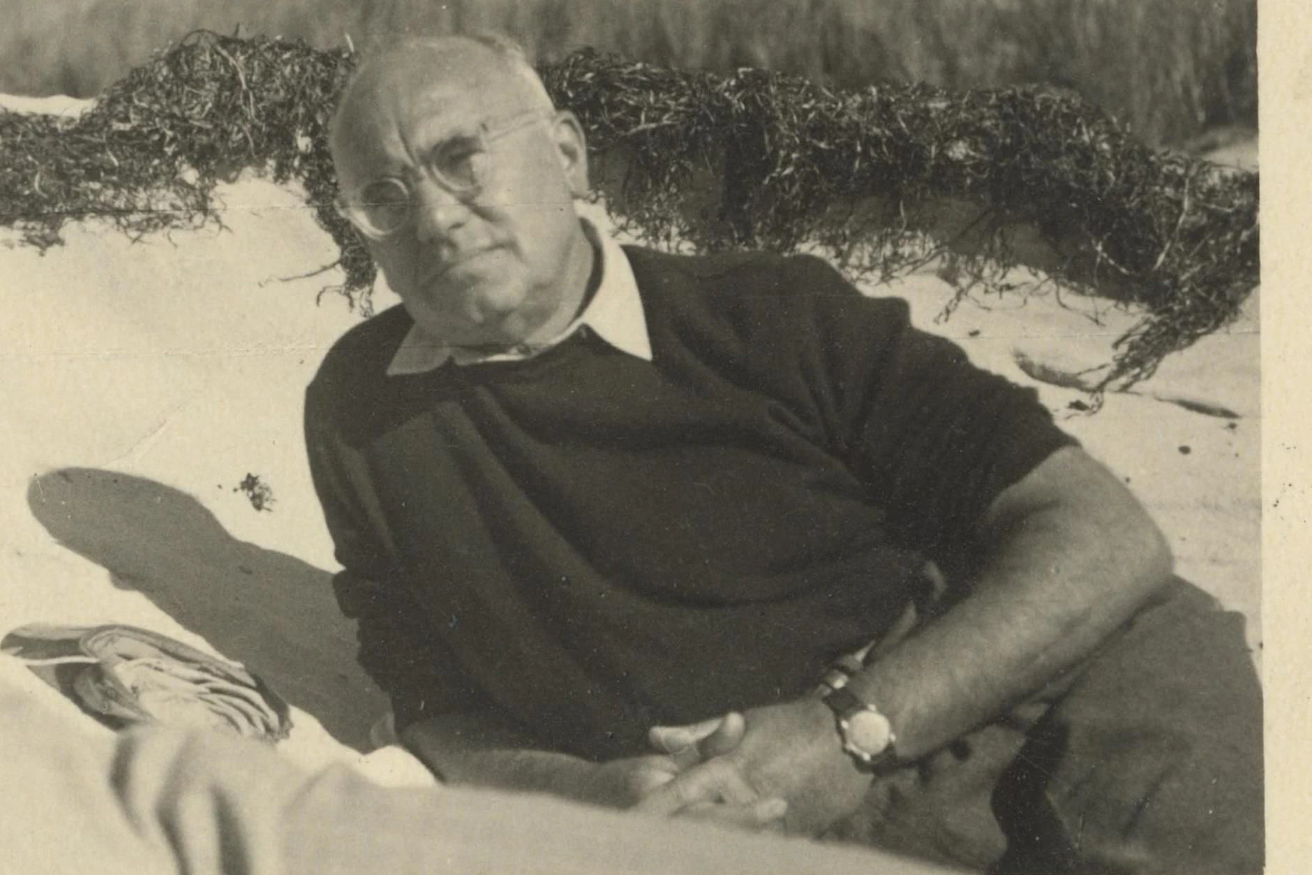 Johannes R. Becher  genoss sein Ferienidyll in Ahrenshoop. Die Nackten am Strand waren dem Dichter der DDR-Hymne ein Dorn im Auge.