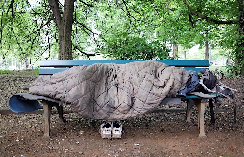 Lieber Parkbank als Wohnheim: In Berlin mangelt es an bedürfnisgerechten Plätzen in der Notunterbringung.