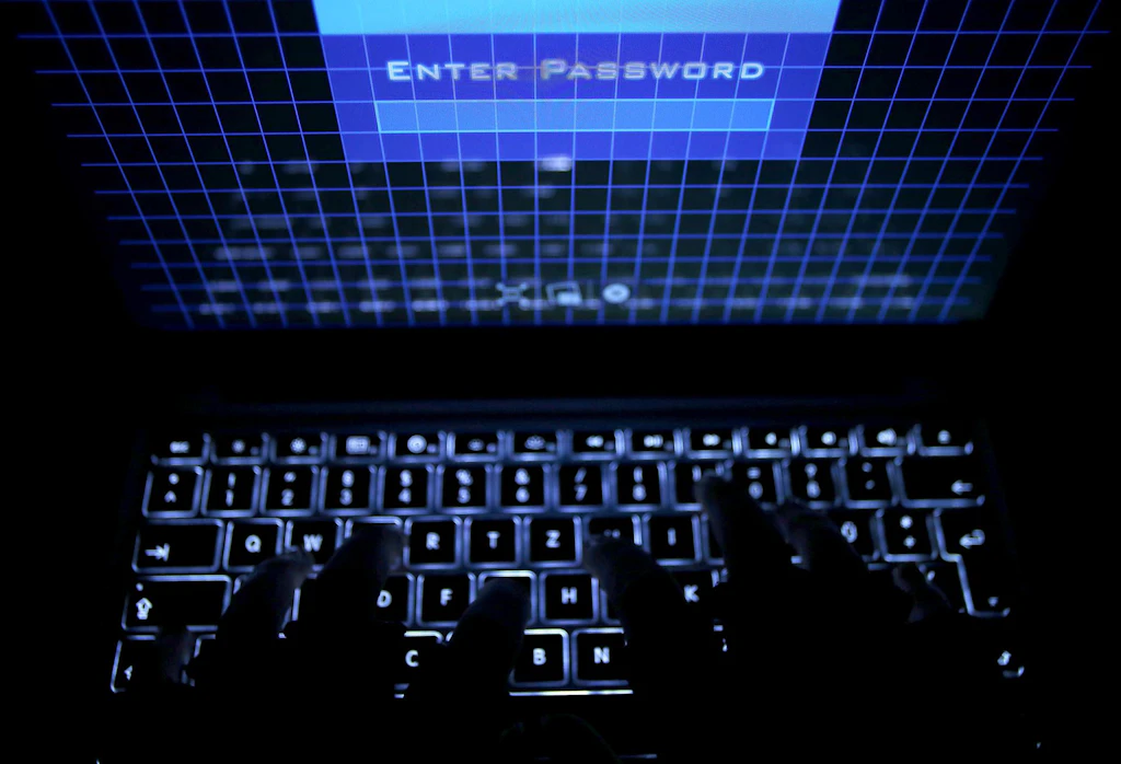Datenklau in Berlin: Merz-Regierung auch betroffen?