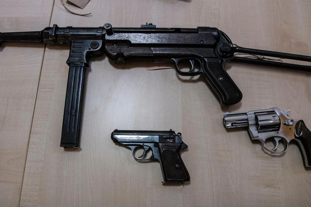 Die Nutzung von Waffen hat in Berlin drastisch zugenommen. Vergangenes Jahr hat sich die Zahl der Schießereien und Drohungen mit Schusswaffen fast verdoppelt.