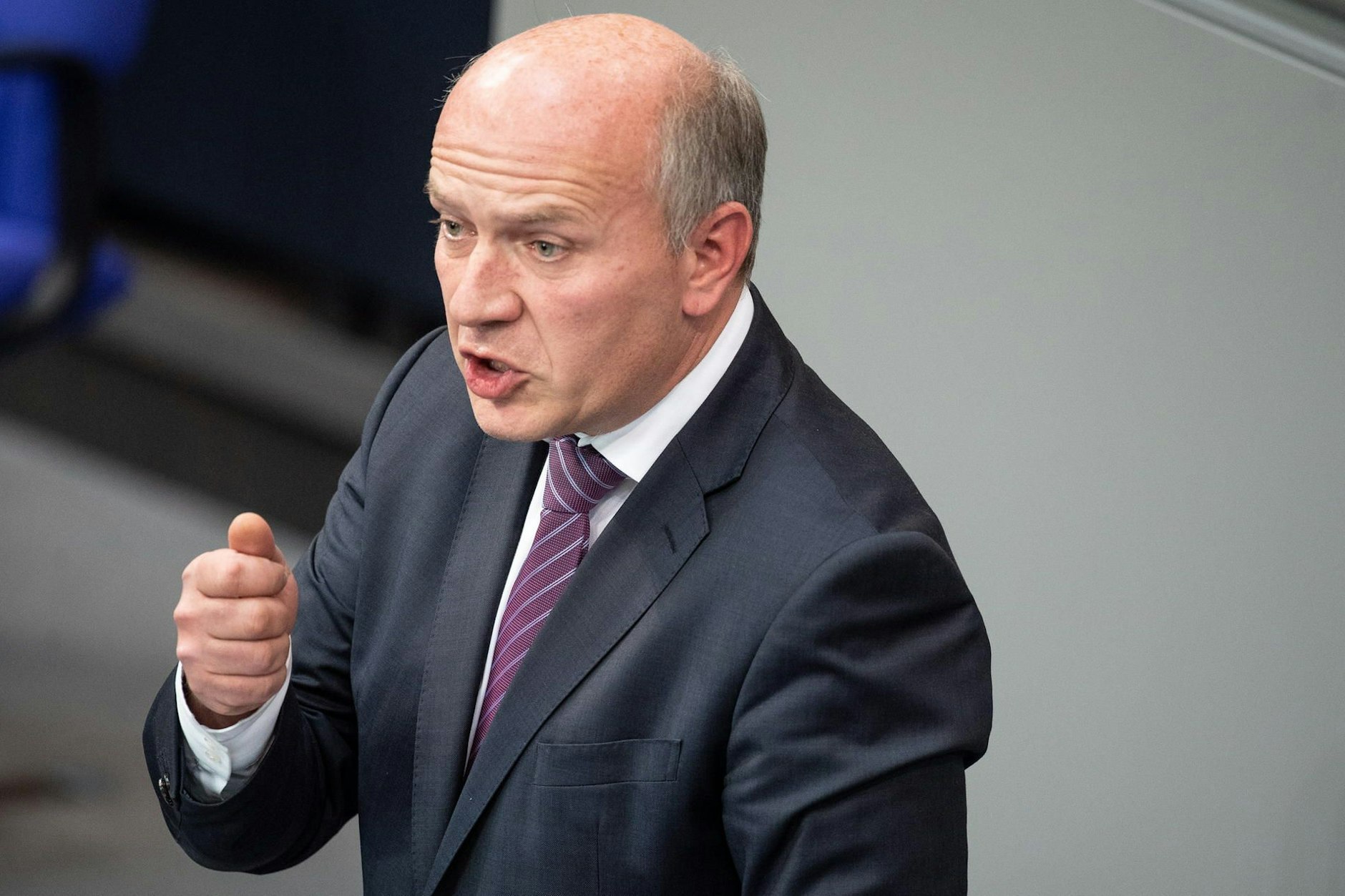 Kai Wegner fordert eine Erklärung, wieso eine Anti-Weihnachtsveranstaltung von Steuermitteln finanziert wird.