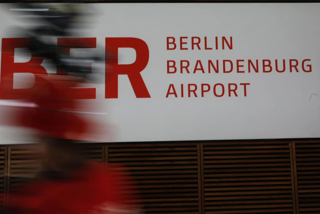 Der Berliner Flughafen BER bekommt eine Einrichtung für Grenzverfahren.