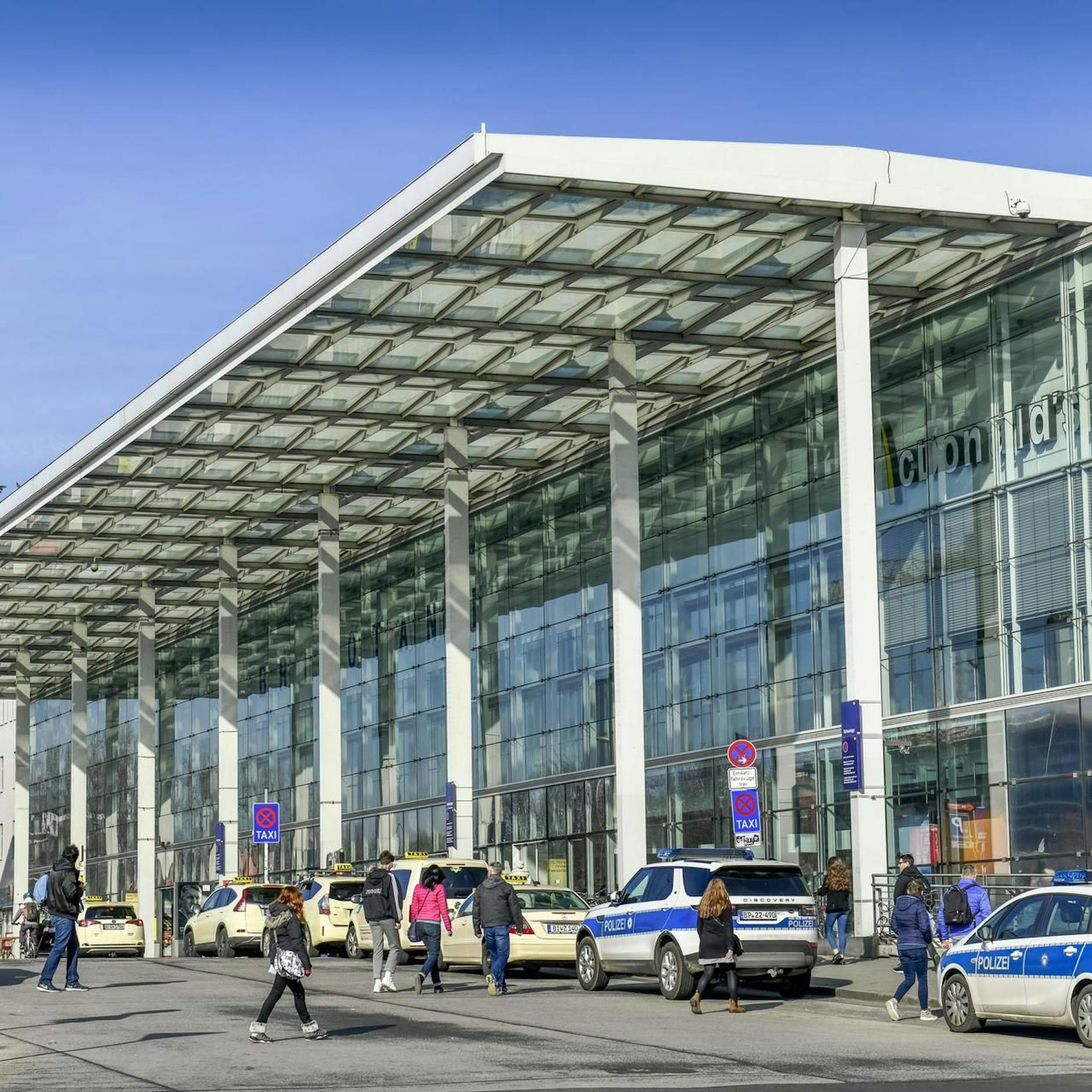 Image - Das Dach vom Ostbahnhof ist nach 15 Jahren endlich fertig!