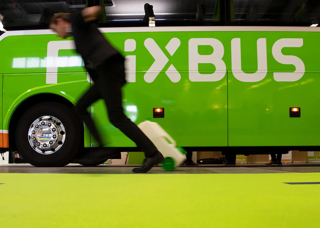Flixbus weitet Angebot aus Sachsen zum Flughafen BER aus.