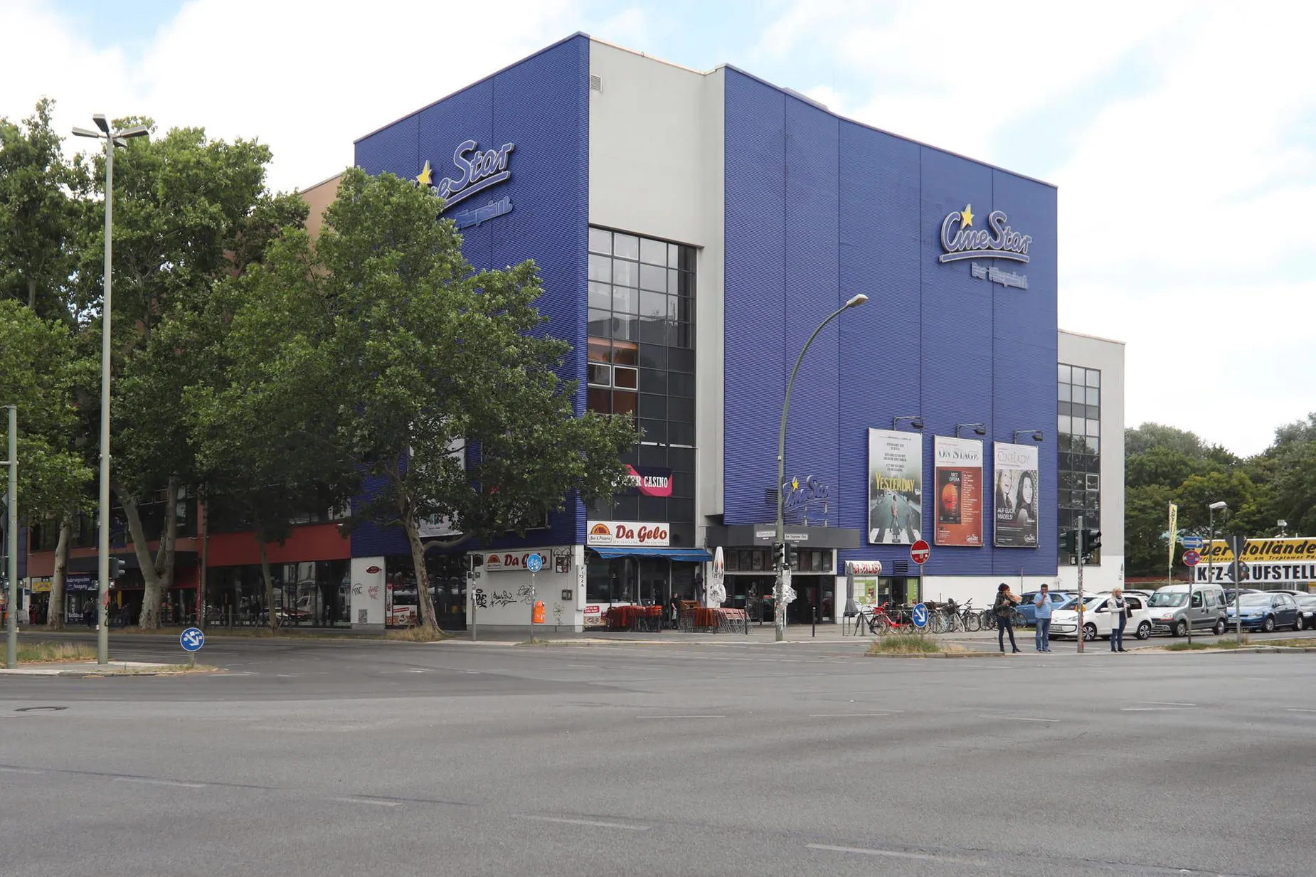 Ein Hotel-Hochhaus soll an der Elsenstraße 115 geplant sein. Das Kino wird dann abgerissen.