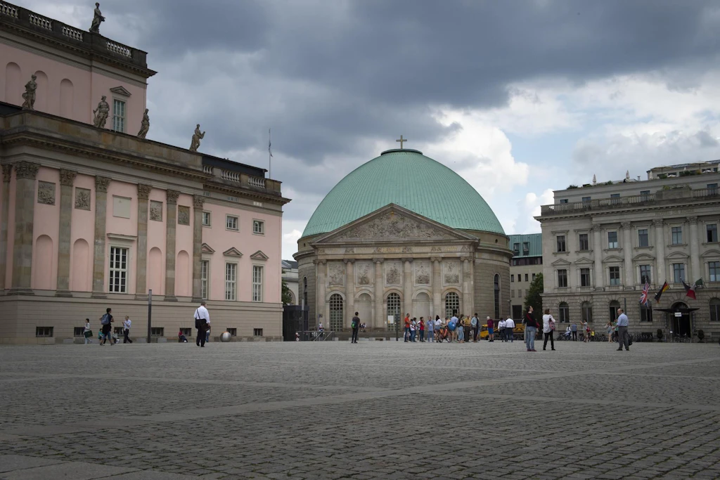 Der Bebelplatz bleibt am Wochenende leer.