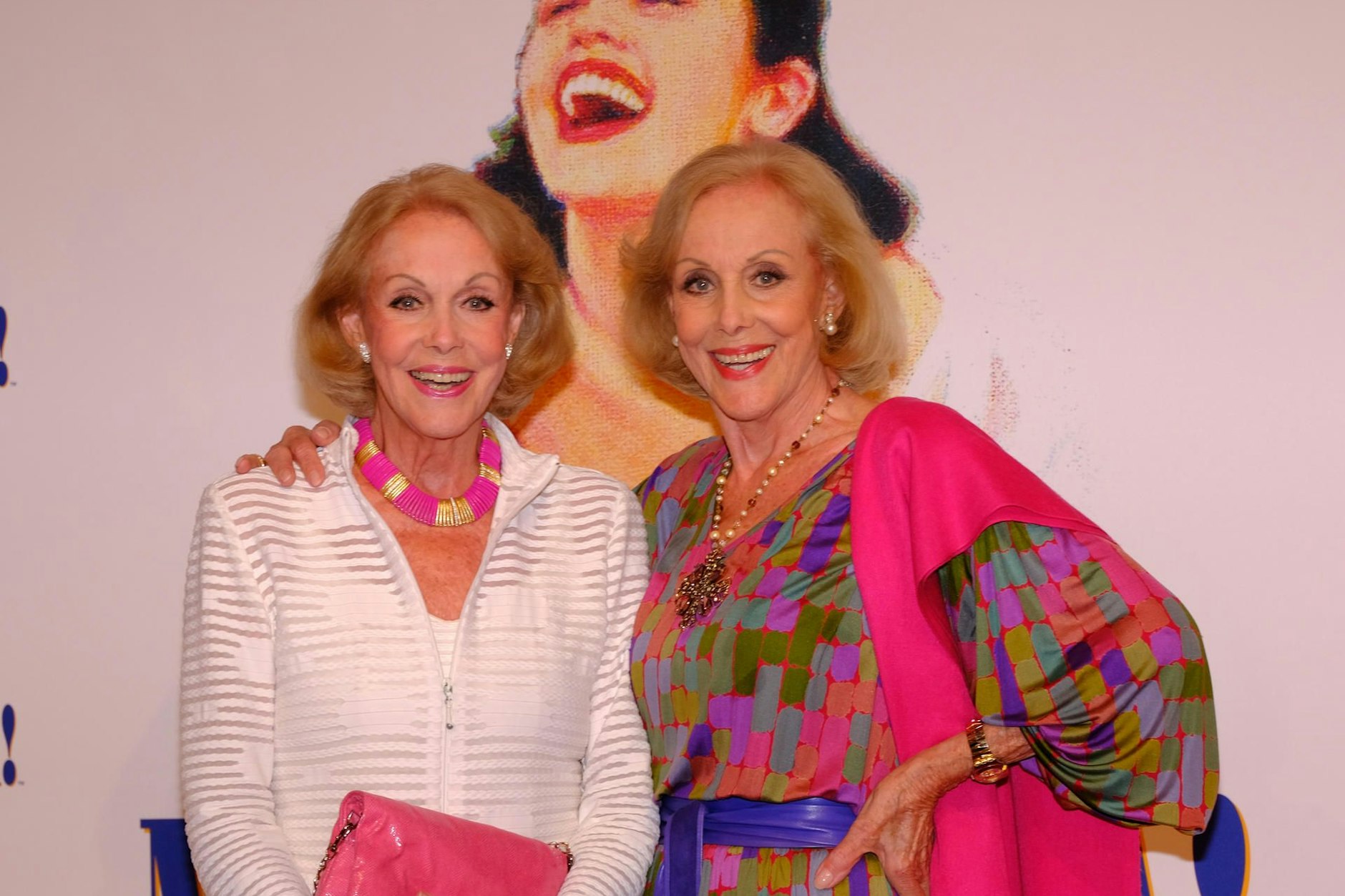 Die Kessler-Zwillinge bei der „Mamma Mia“-Premiere im Theater des Westens in Berlin. Beide starben jetzt.