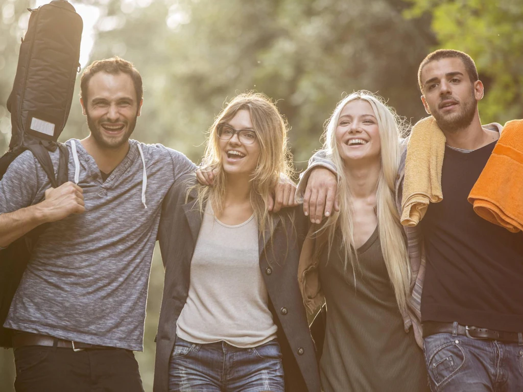 Je enger die Freundschaft zwischen zwei Pärchen, desto mehr profitiert die eigene Beziehung.