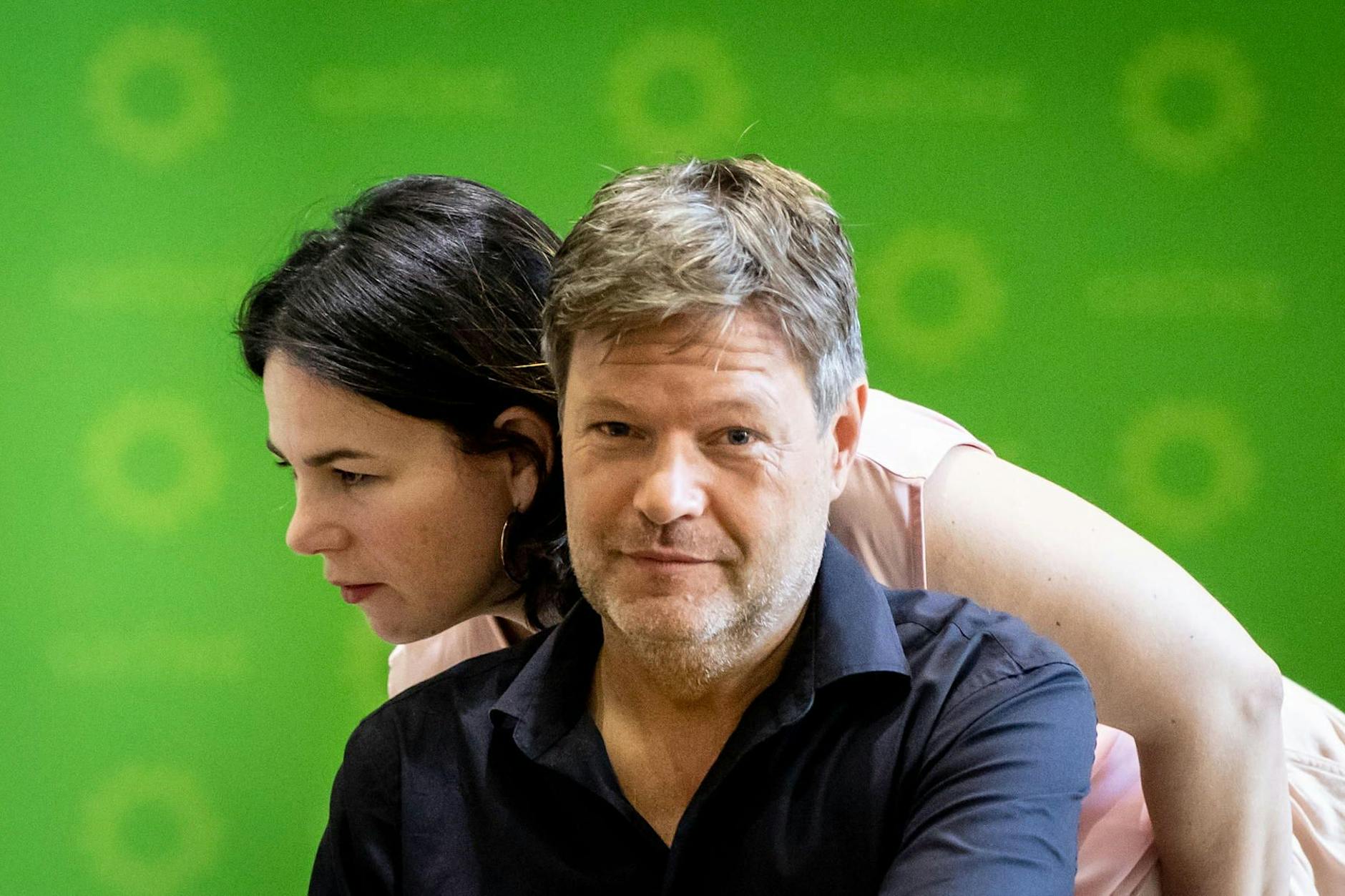 Gedicht über Baerbock und Habeck vom Ministerium sofort GELÖSCHT