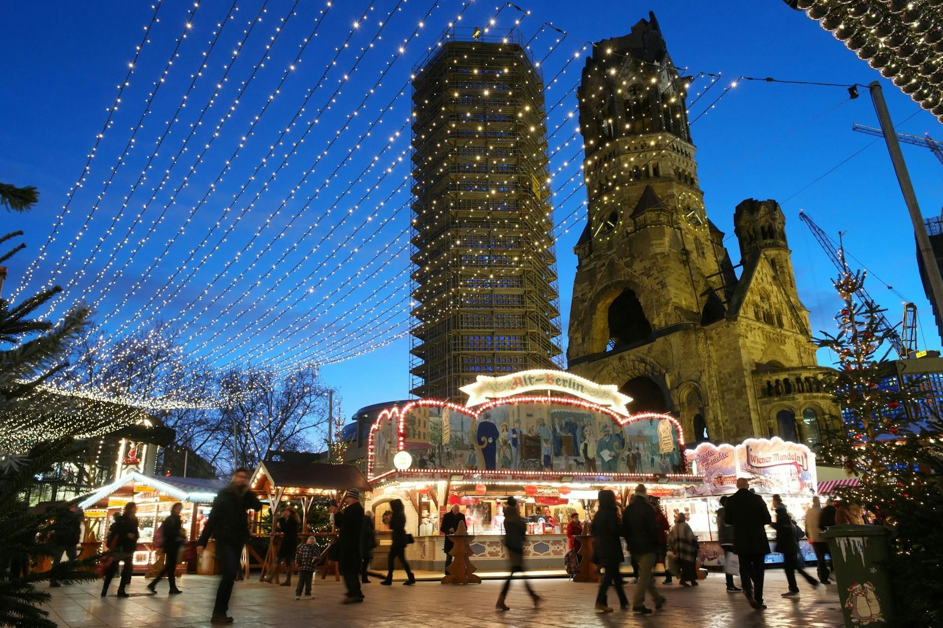 Weihnachtsmarkt an der Kaiser-Wilhelm-Gedächtniskirche auf dem Breitscheidplatz