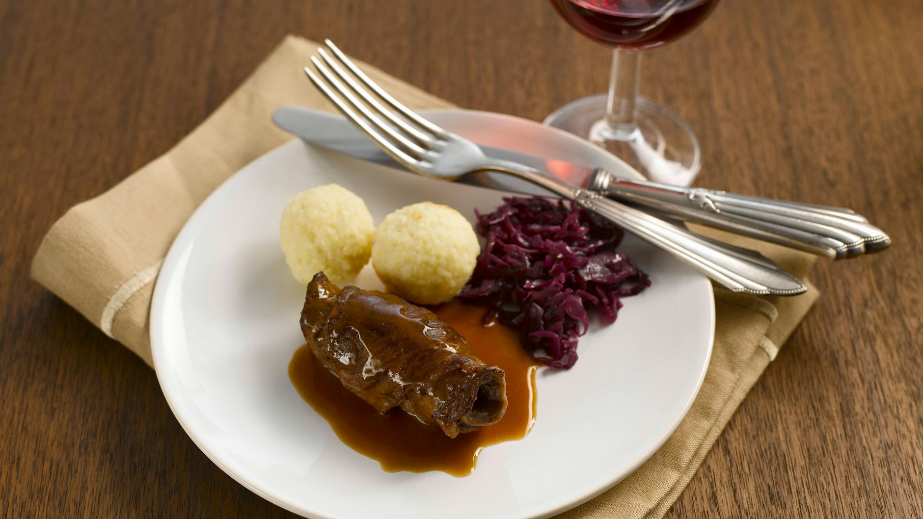 Die perfekte Beilage zu Rouladen: Rotkohl. Auch aus dem Glas kann es ganz hervorragend schmecken.