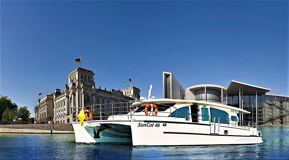 Der Solarkatamaran SunCat46 verwöhnt durch Umweltfreundlichkeit und exklusives Ambiente.