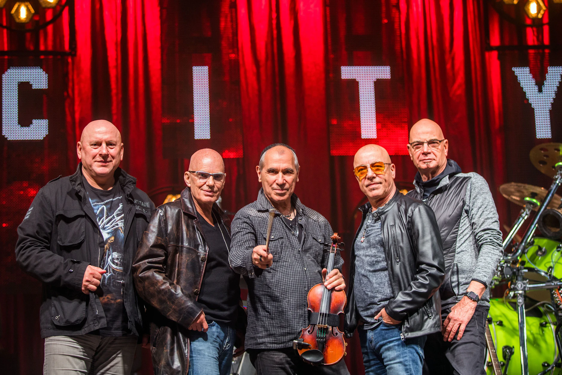 Die Musiker von City im Jahre 2017 (v.l.): Manfred Hennig (Keyboard), Fritz Puppel (Gitarre), Georgi Gogow (Geige, Toni Krahl (Gesang) und Klaus Selmke (Schlagzeug).&nbsp;&nbsp;