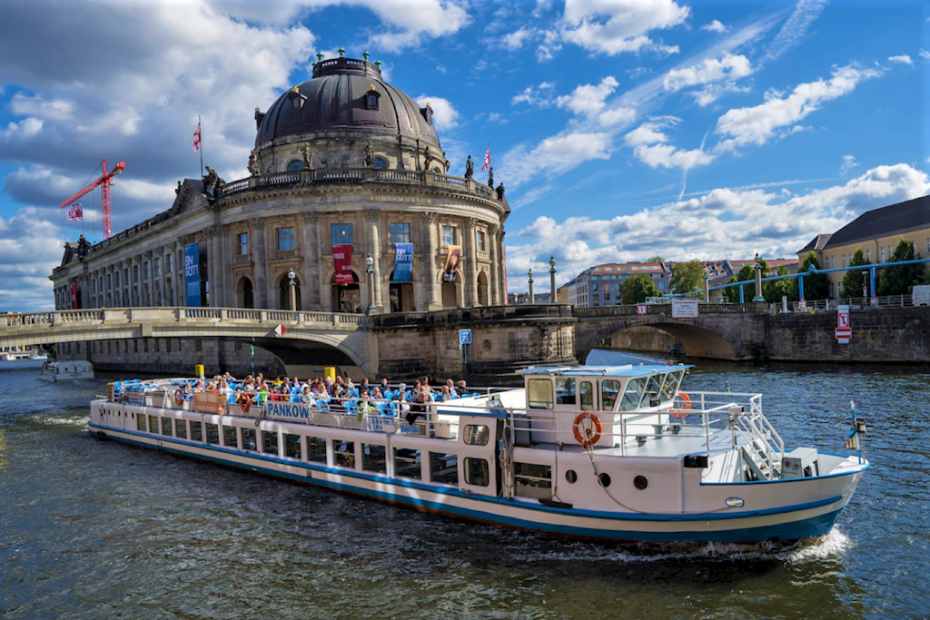 Museumsinsel mit dem Alten und Neuen Museum, der Alte Nationalgalerie, dem Bode-Museum und dem Pergamonmuseum.