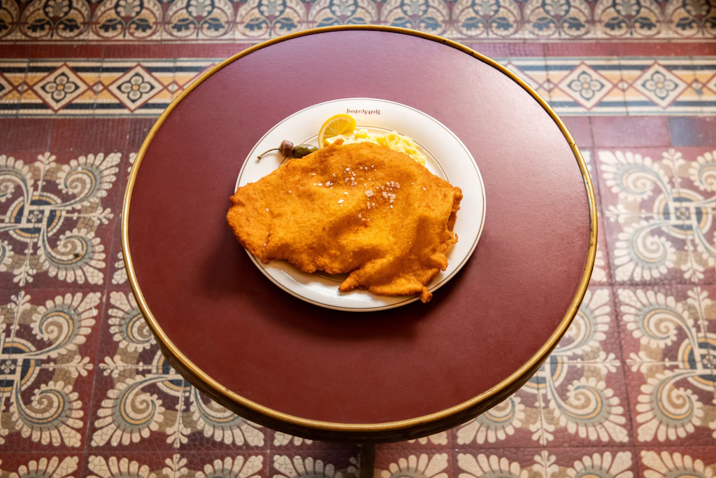 So berühmt wie kaum ein anderes Essen der Hauptstadt: das Borchardt-Schnitzel