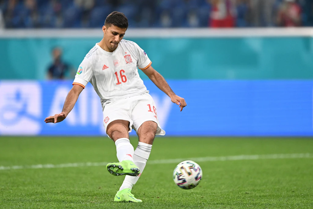 Das Trikot gehört in die Hose, sagt Spaniens Rodri.